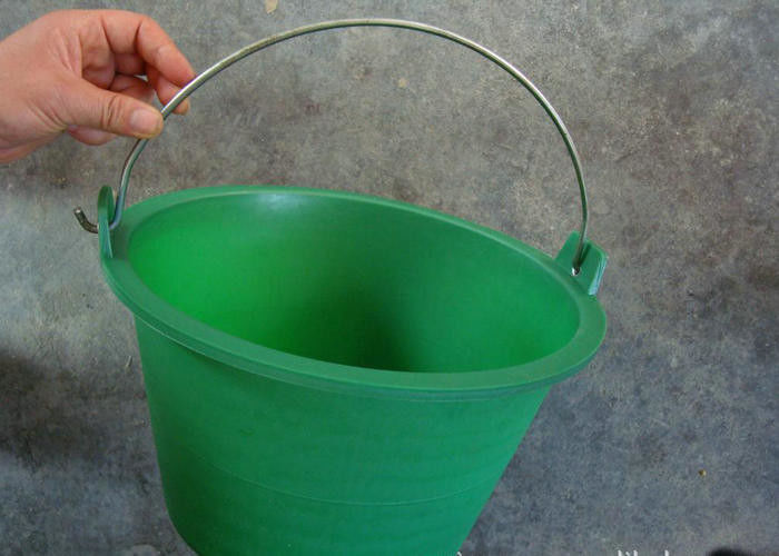 plastic buckets with handles